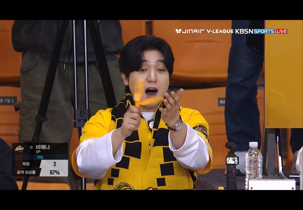 ㅅㅂ ㅠㅠㅠㅠㅠ 중계카메라에 잡힌 성진이 너무 귀여워ㅠㅠㅠㅠ