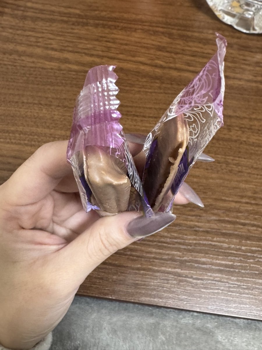 chai_eri_'s tweet photo. ルマンドあけたらまさかの、、、スリムボディ😭
細くても美味しいけど悲しい🥺 https://t.co/bgePwgDMcM