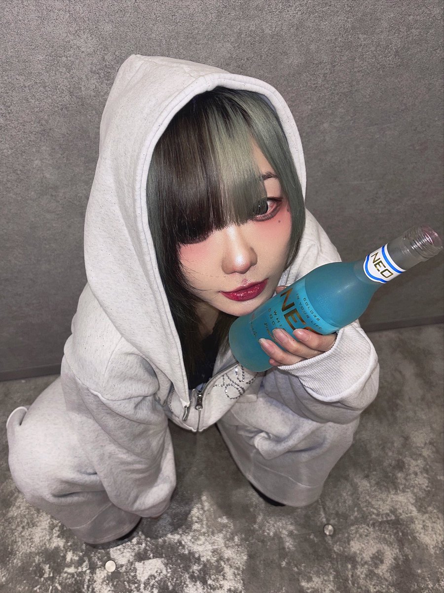 茉央(ねお)@目立つ陰キャ🐰 tweet media