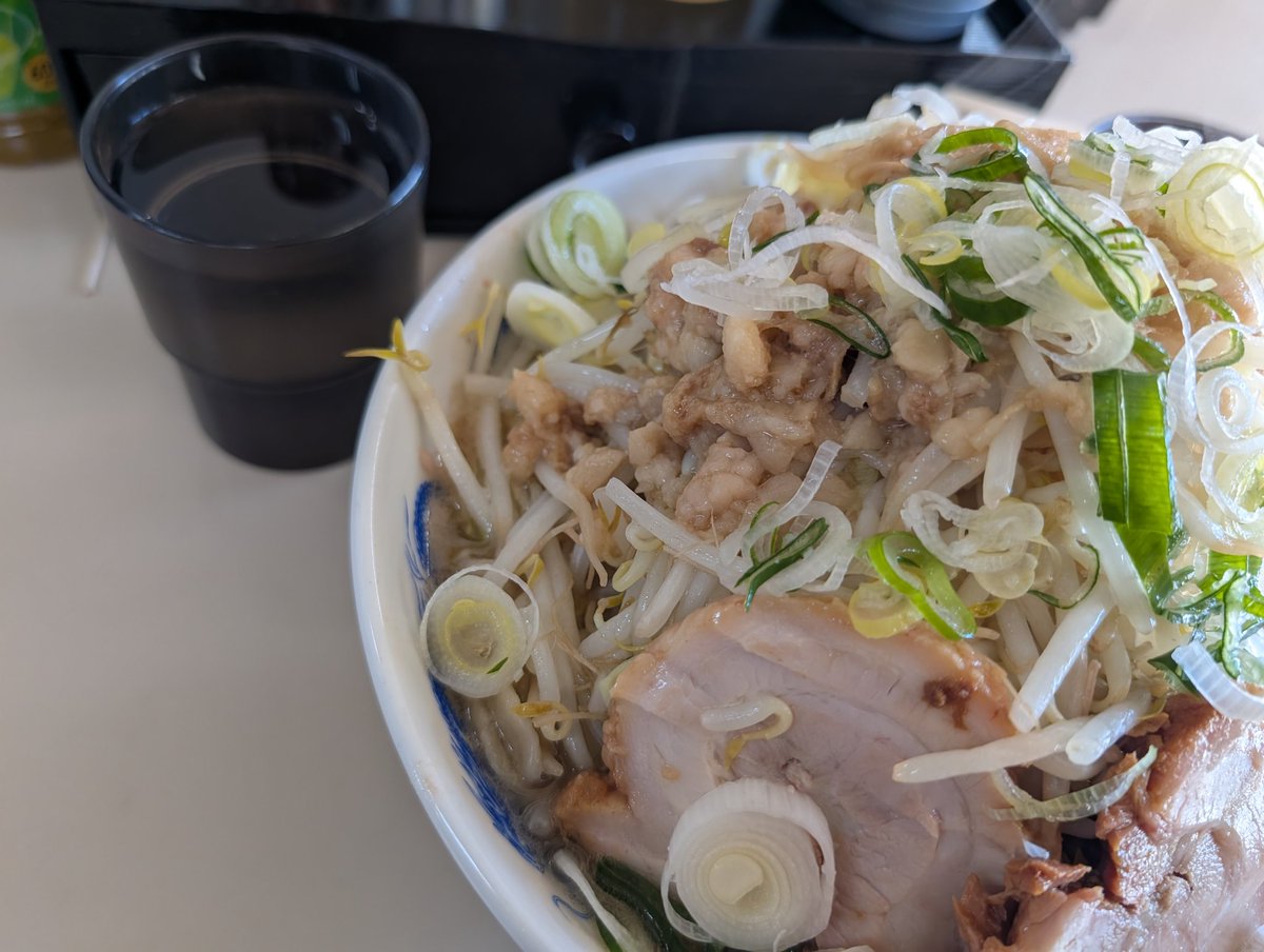 nm7_k's tweet image. 2月限定の塩ラーメン！
あっさりで塩脂もうまい！

楽しみだったワカメは忘れられていて悲しみ(その場で申告出来る訳がない)
#自家製麺太宰本店