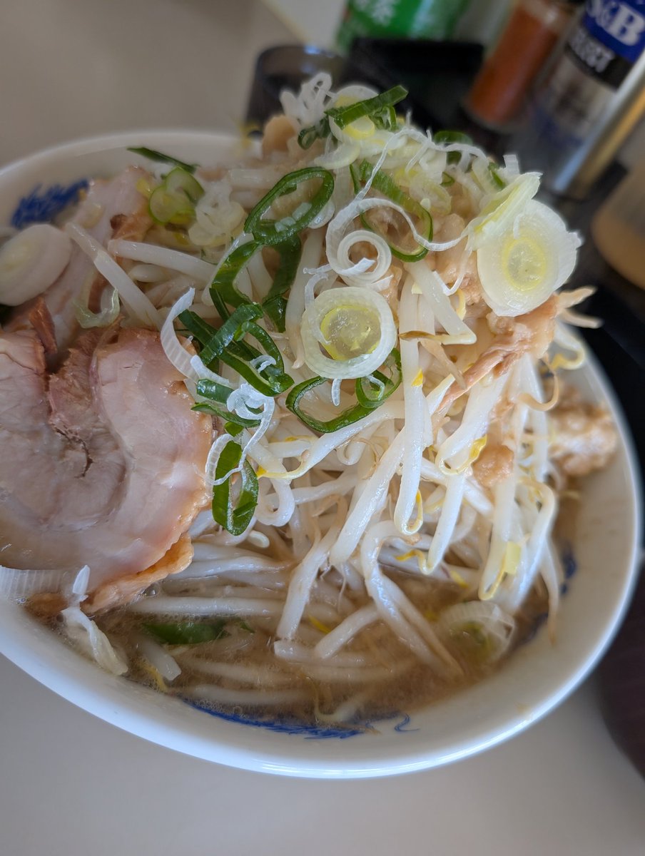 nm7_k's tweet image. 2月限定の塩ラーメン！
あっさりで塩脂もうまい！

楽しみだったワカメは忘れられていて悲しみ(その場で申告出来る訳がない)
#自家製麺太宰本店