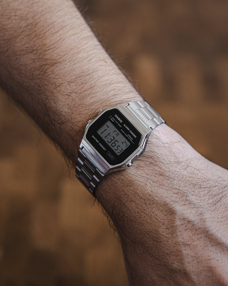 De même mesdames, offrez lui un de ces bangers :

il pensera à vous à chaque fois qu'il regardera son poignet : toute la journée et pour toujours