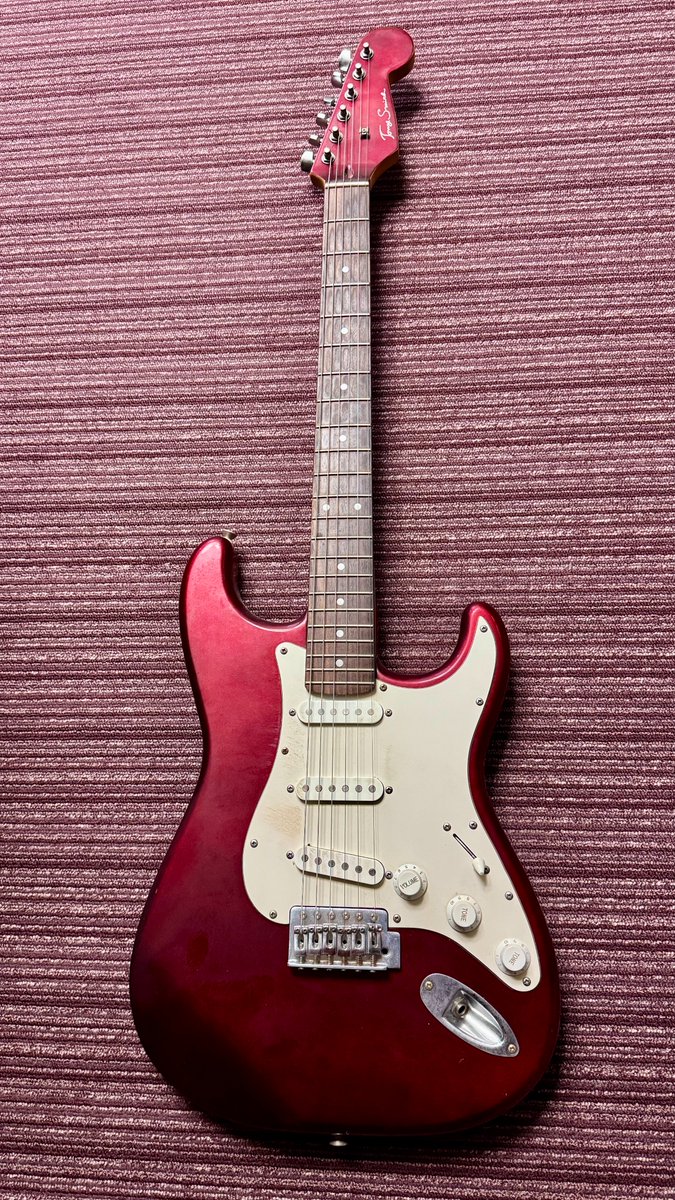 このベースを見て連絡をくれたオクヤスタカさん @8stringsbass から