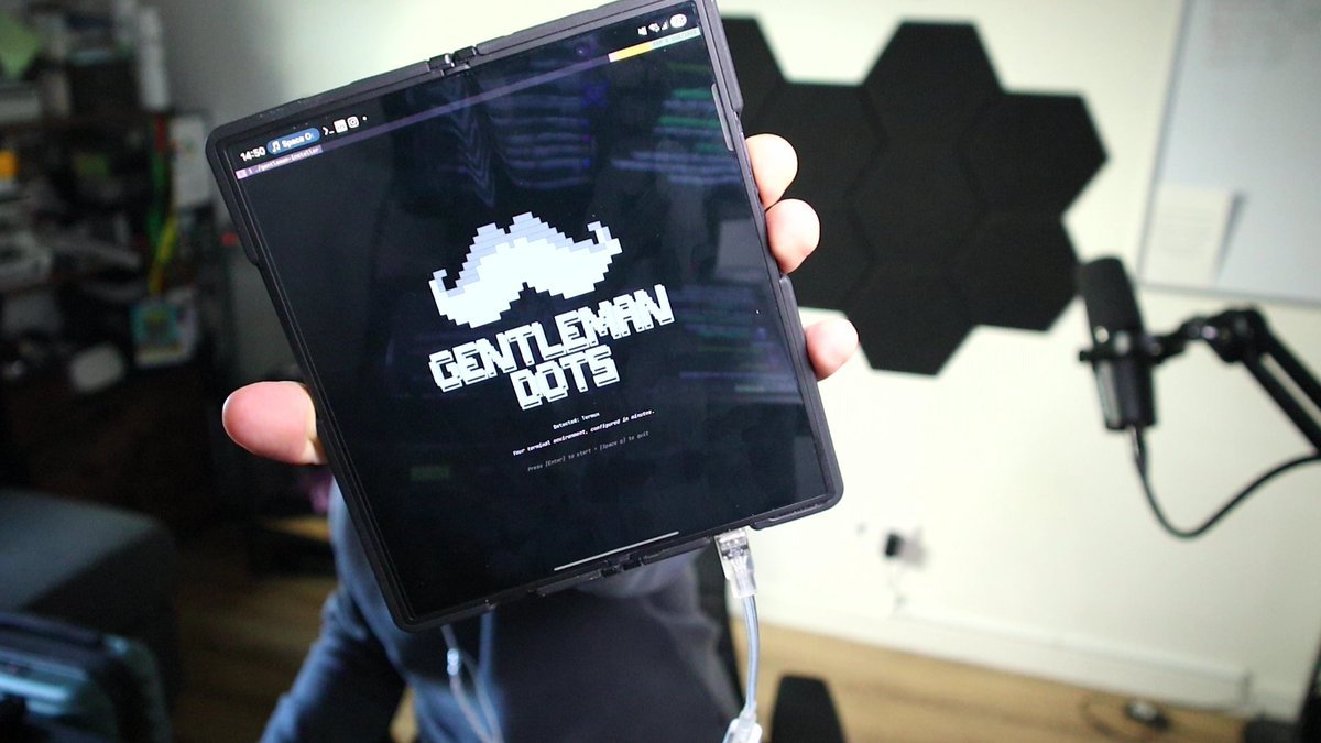 Después de años iterando sobre entornos de desarrollo, me di cuenta de que los repos de dotfiles resuelven el problema equivocado. Te dan la configuración de alguien. No te enseñan POR QUÉ esas configuraciones existen ni te ayudan a entenderlas.

Por eso Gentleman.Dots evolucionó