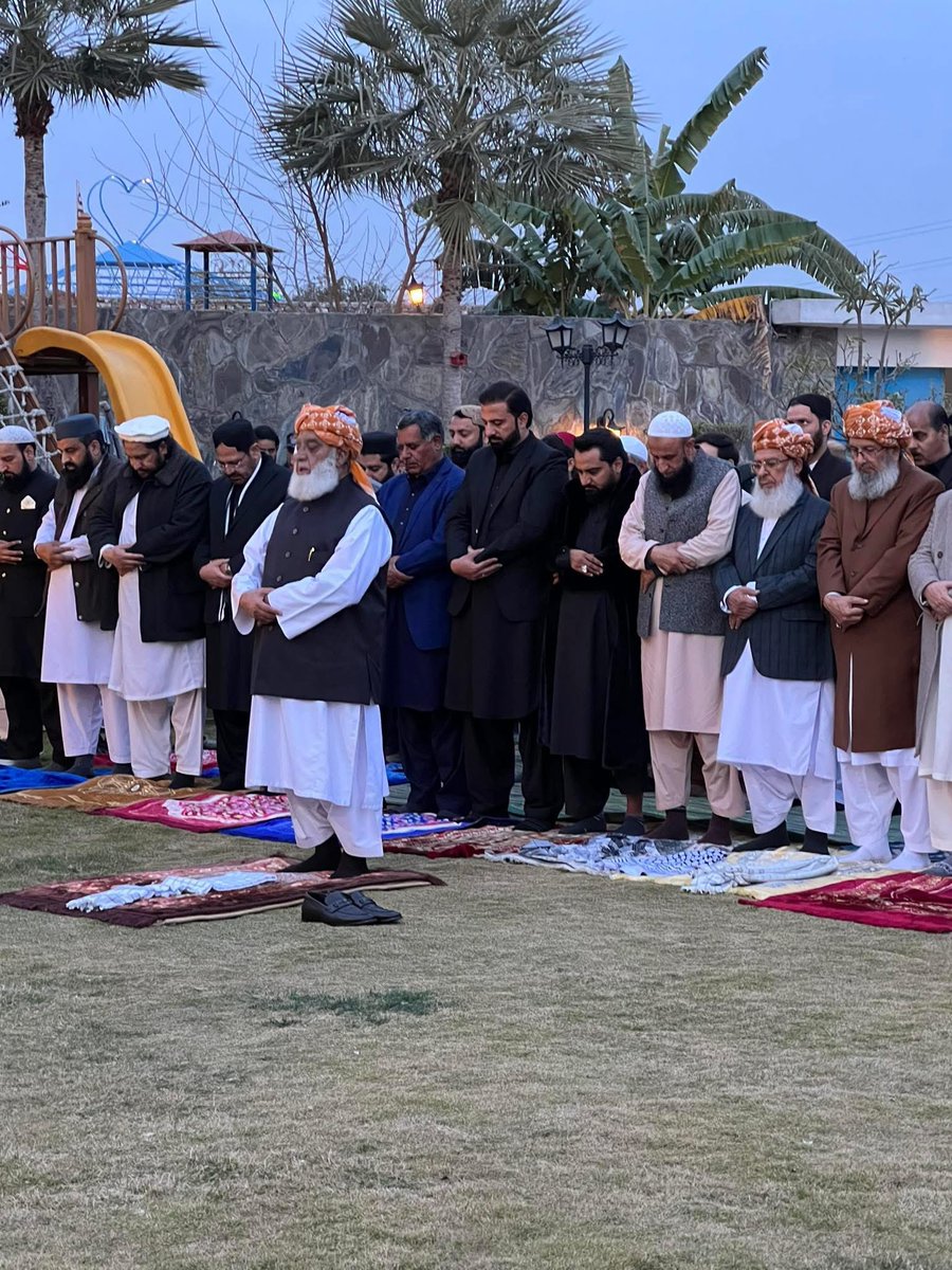 جن کا دماغ اخروٹ کے مغز سے چھوٹا اس کے چھلکے سے زیادہ موٹا ہے وہ انار کی مثال خاک سمجھیں گے