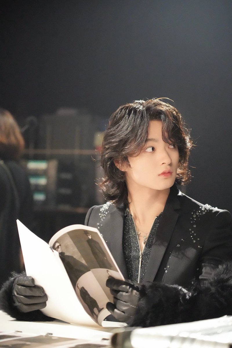 starglow_bmsg's tweet photo. 📸#RUI 

STARGLOW IS COMING
Behind Photo

#STARGLOW
#SG_Wishuponastar 

- - - - - - - - - 

STARGLOW DEBUT SHOWCASE
『Wish upon a star』
🎥初日1/31(土) 公演

𖤐Fan Club限定
アーカイブ映像 本日20:00〜配信開始

🔗視聴🎫ご購入はこちら
https://t.co/2b1s2TMbcM

#STARGLOW_withSTARS https://t.co/7QwCqvC6gB
