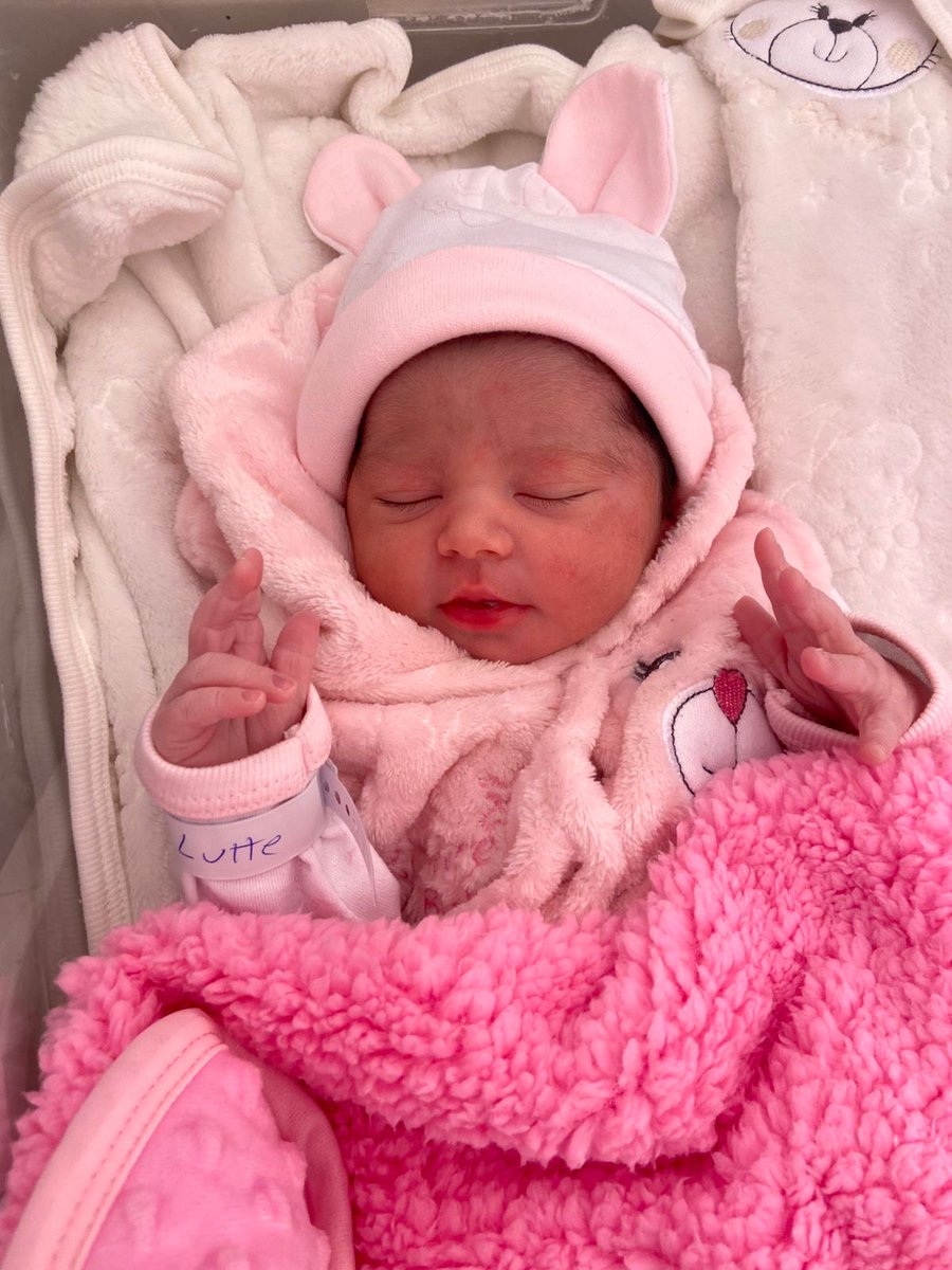ssolangee1's tweet photo. un 04/09/25 conocí al más grande y verdadero amor que puedo tener en la vida, te amo hija, te amo Isabella Paz🩷 https://t.co/CkGyG0LnhB