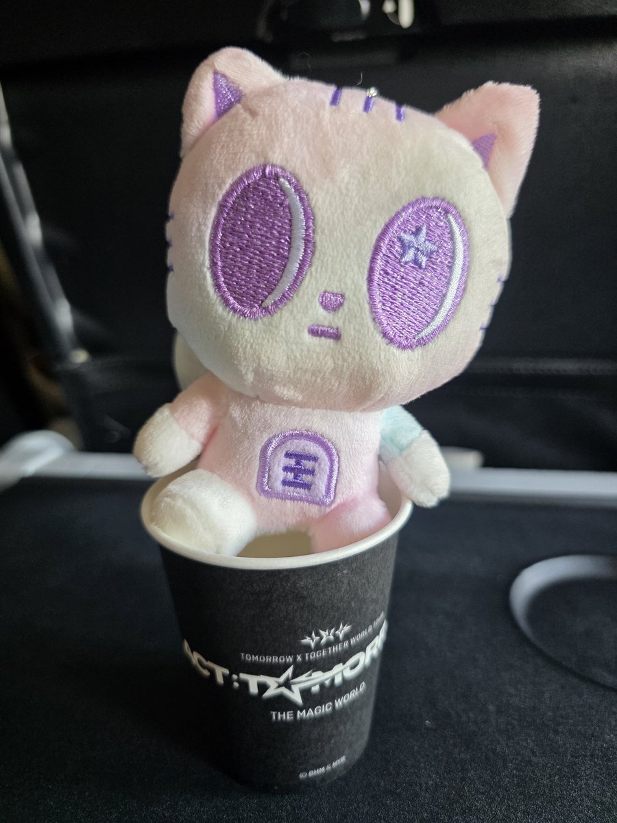 clx_2x2's tweet photo. @sweetmirage313 @SoobinAlmond I got plain water to keep the cup clean 🥹 https://t.co/2YvoXf2Ehv