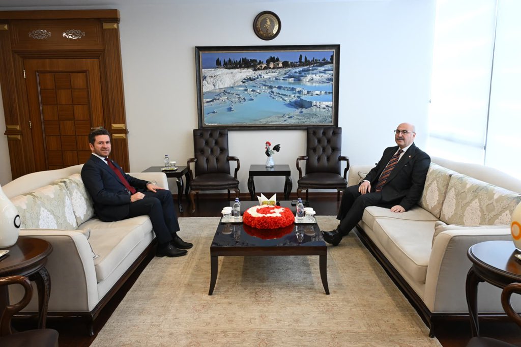 📌 Valimiz Sayın <a href="/yskosger/">Yavuz Selim KÖŞGER</a>, Tavas Belediye Başkanı Kadir Tatık’ı makamında kabul etti. 

 📌Sayın Valimiz, hayırlı olsun ziyareti için konuğuna teşekkür etti.