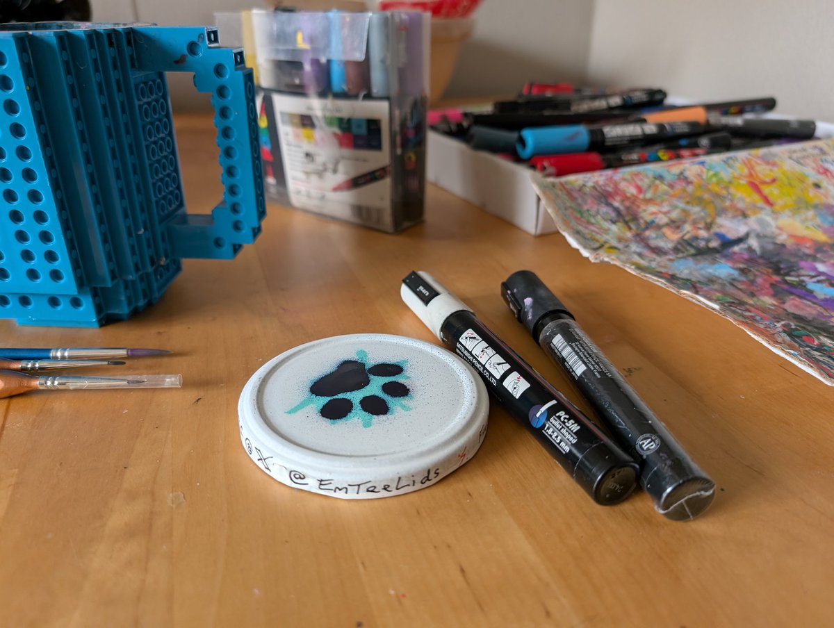 EmTeeLids tweet media