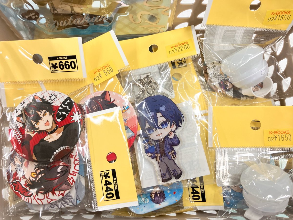 kbike_dougakan's tweet photo. 【入荷情報】

すにすて SneakerStep

缶バッジやアクキー、アクリルスタンドなど
各種グッズが入荷しました！！

交換が決まらなかったお客様は すとふぇす のついでにぜひ！

#kbooks #すにすて 

👟💙🤍💛☀️💛🍸🩵🍄❤️🩵🎀 https://t.co/N8WQ53wFWh