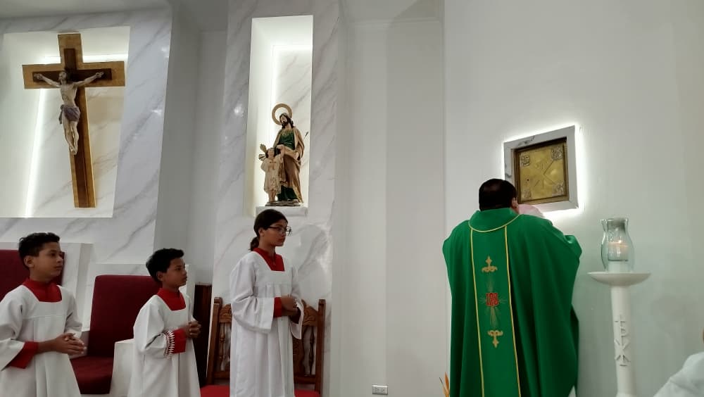 pfatimaplc's tweet photo. 🤍 Este domingo 8 de febrero fue  presentada en  el templo la pequeña Lía Victoria Guariguata Azócar en la Parroquia Nuestra Señora de Fátima.
Gracias al Padre Israel Cedeño Tarache por bendecir su camino en una hermosa eucaristía. #PuertoLaCruz #Fe https://t.co/enrvlsllNZ