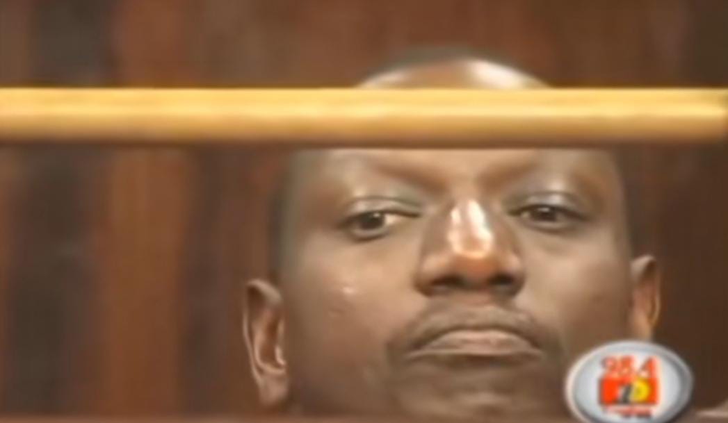 Angalia ile haga na usiiangalie direct
Me: 😂