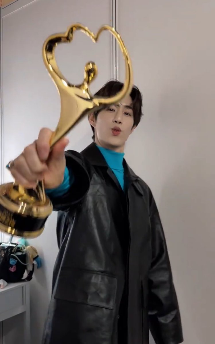 เอาอะไรมา 32 อะ55555555🤍🫳🏻🧑🏻

#MarkTuan <a href="/marktuan/">Mark Tuan</a>