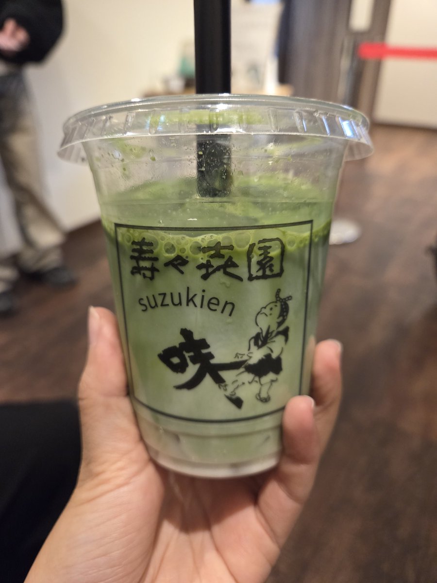 beviewer_'s tweet photo. ไอติมชาเขียวร้านดังที่อาซากุสะ นอกจากไอติมจะอร่อยแล้ว เครื่องดื่มก็ดีด้วยนะ อยาางแก้วนี้เป็นมัทฉะลาเต้+วาราบิโมจิ ทีแรกกังวลว่าจะเหนียวรึเปล่า แต่จริงๆคือน้องหนึบสู้ฟันมาก ถ้าได้ไปอีกยังไงก็ซ้ำแน่นอน https://t.co/IAZxQlMKiA