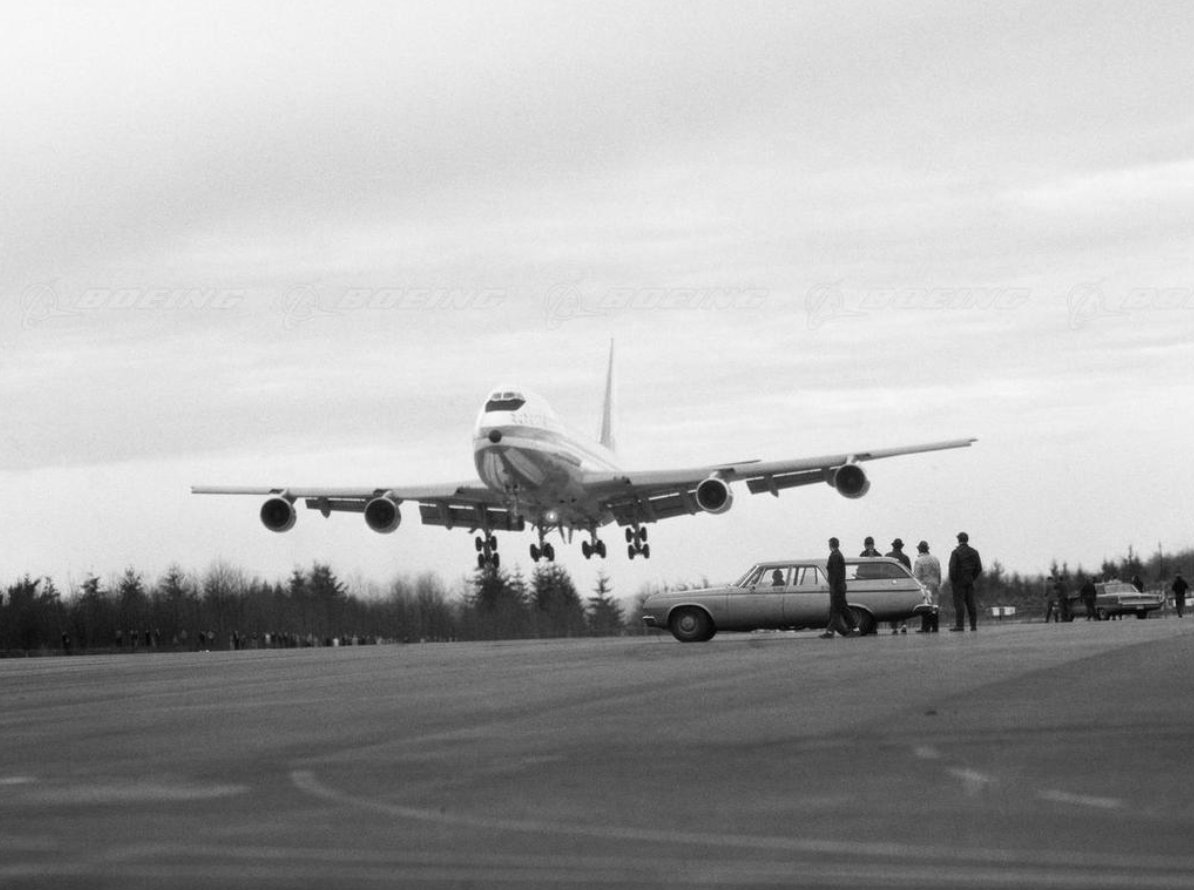 AeronewsGlobal's tweet image. On this day / First flight for @Boeing's 747: 9th February 1969. 

The jumbo jet was certified in December 1969 and entered service with Pan Am on January 22nd, 1970. 

Photos: @BoeingAirplanes Images.

#aviationhistory #onthisday #iconic #jumbo #jumbojet #b747 #otd