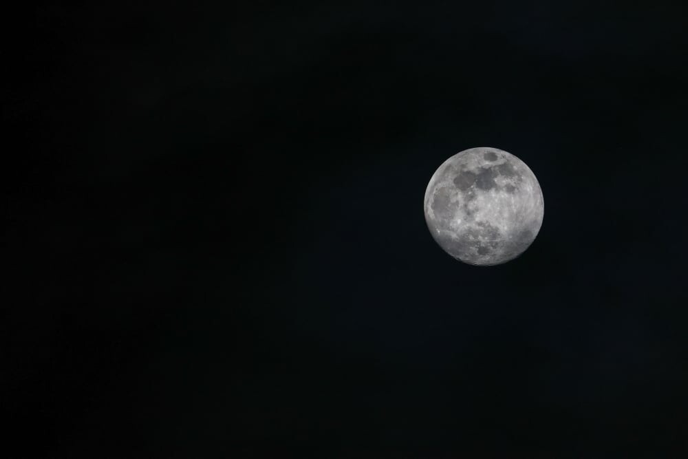 laprovence's tweet photo. "En moins de 10 ans" : Elon Musk revoit ses ambitions spatiales : une ville construite sur la Lune avant Mars
👉 https://t.co/qNR4IcpL6p https://t.co/1ojxujD9bC