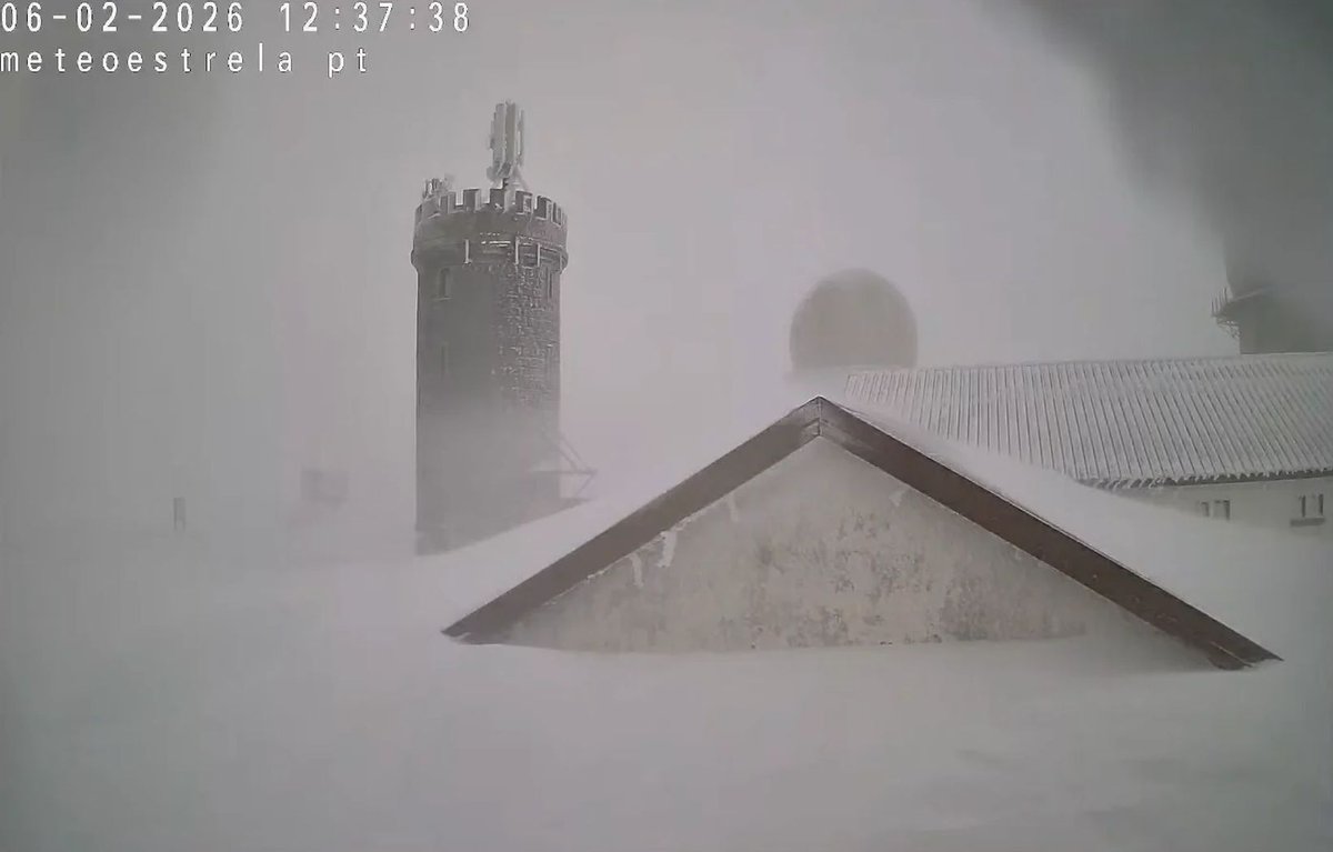 El techo portugués, #SerraDaEstrela, queda enterrado bajo la nieve. Snowmageddon vecinal 🤩