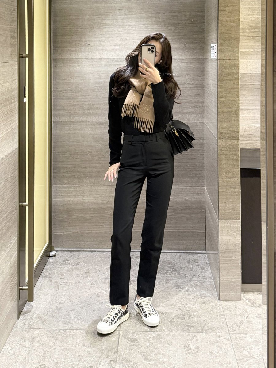 _emmecoco's tweet photo. #ootd オールブラック×キャメルで差し色コーデ🧸🖤 https://t.co/Xay0kdkAjb