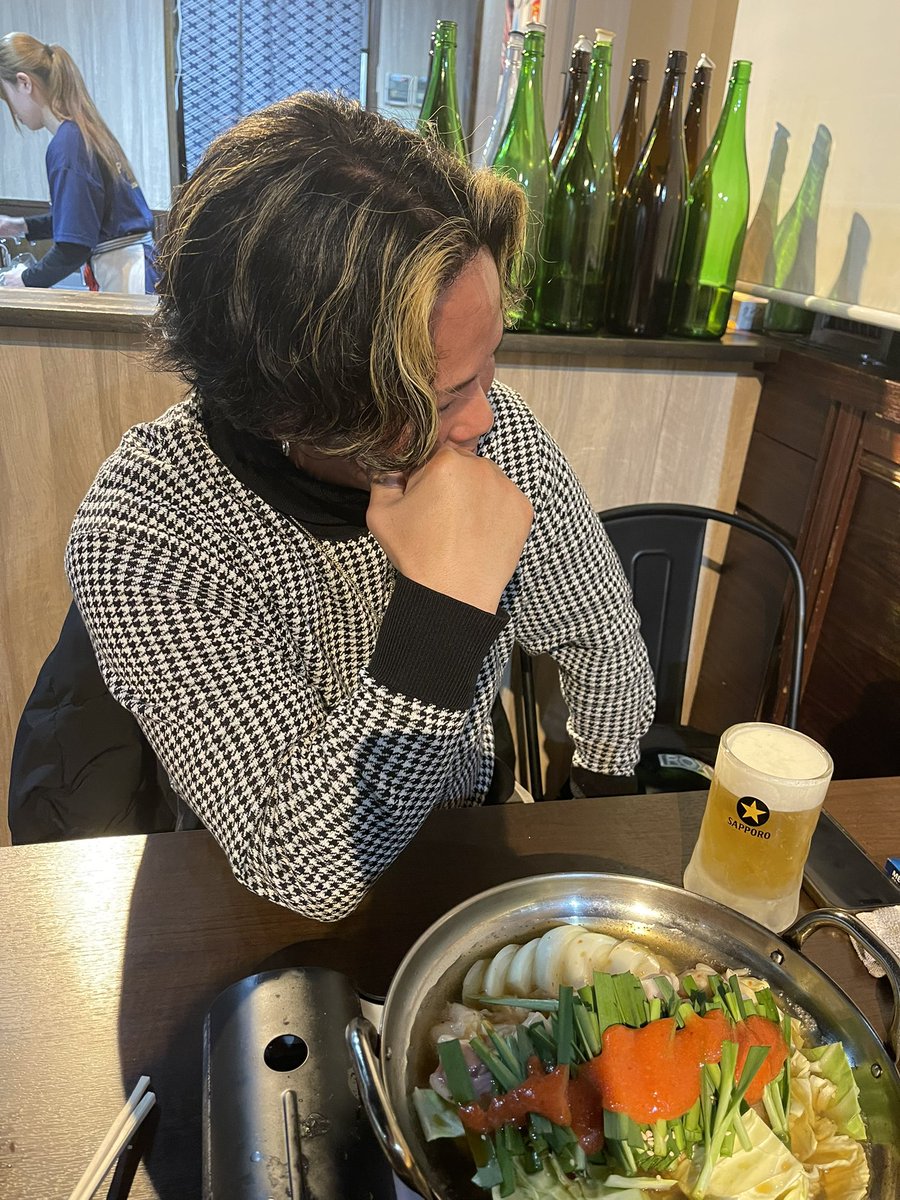 ekishima44k's tweet photo. くれたん昨日はありがとね✨
初めて会ったのに全く初めてって感じじゃないの不思議🤣笑
2本指忙しそう爆笑

寝坊したから服買えって服買わされてます🥺
ヤクザなの？🥺
そして買ったのに次の服探し始めたんだけど何着買うつもり…？笑
ともまるさん早くちゅん怪獣引き取って🥺 https://t.co/uROGWX2zSk