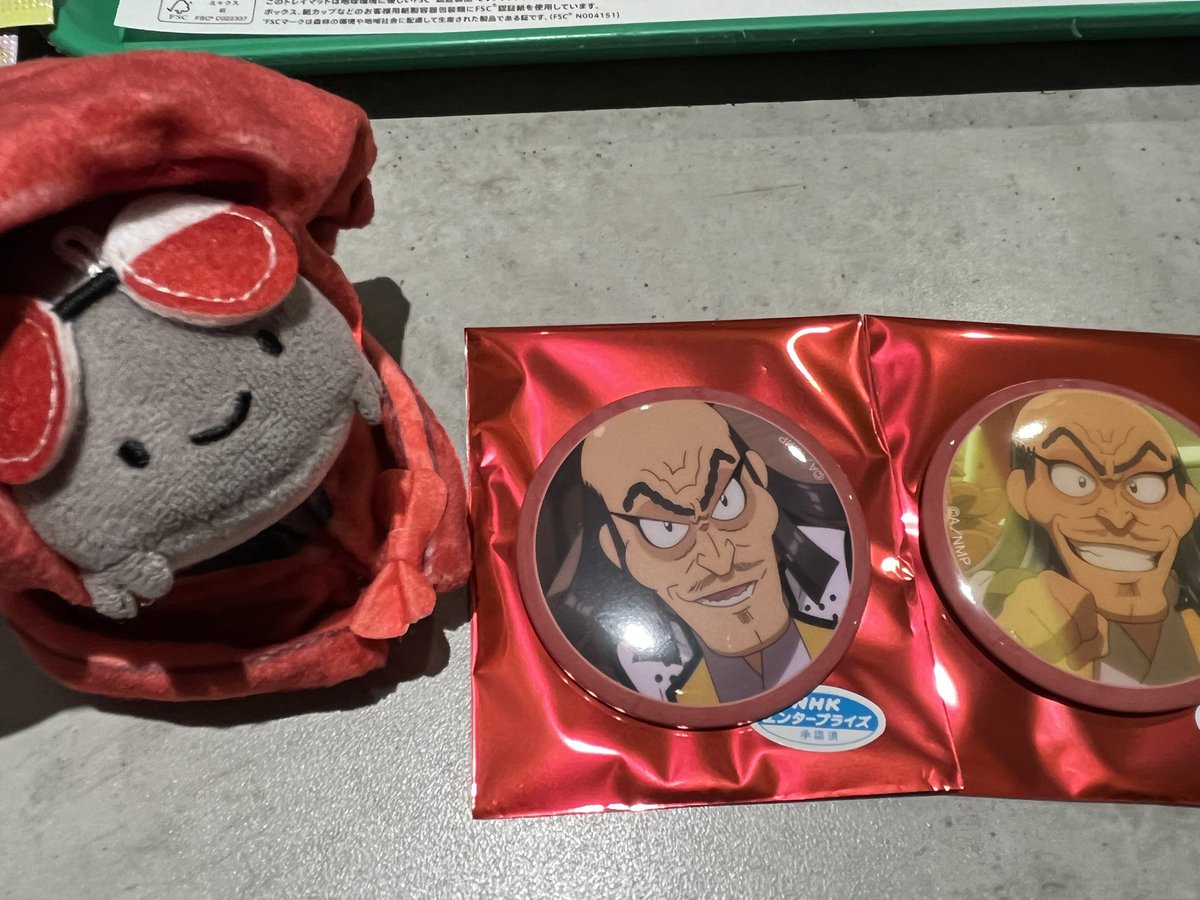 アニメイトで運試しで2個だけランダム缶バッジ買ったら、2個とも八方斎