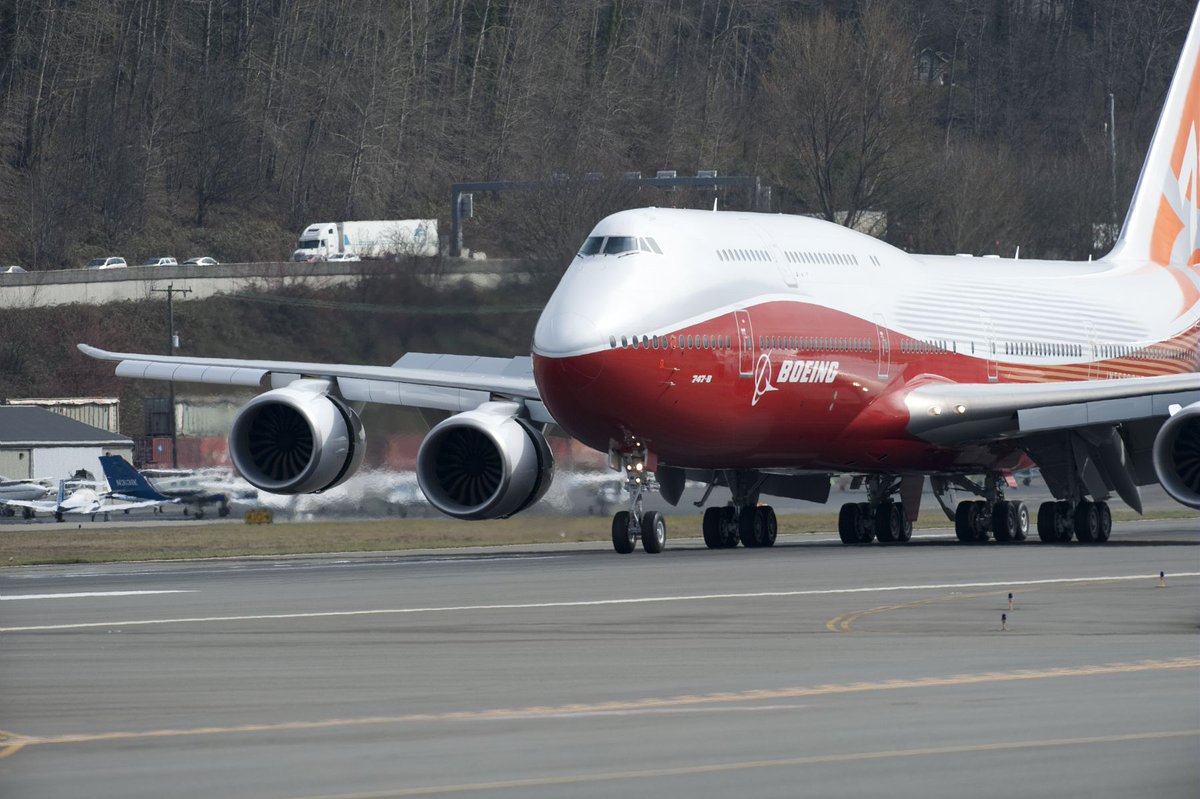 SAFRAN's tweet image. Il y a 57 ans, le Boeing 747 volait pour la 1re fois !
Facilement reconnaissable par sa « bosse » à l’avant du fuselage, le #B747 est surnommé la « Reine des cieux » ou encore « Jumbo Jet ». Il s’est distingué des avions de son époque à plus d’un titre : 
➡️ 1er #avion à être