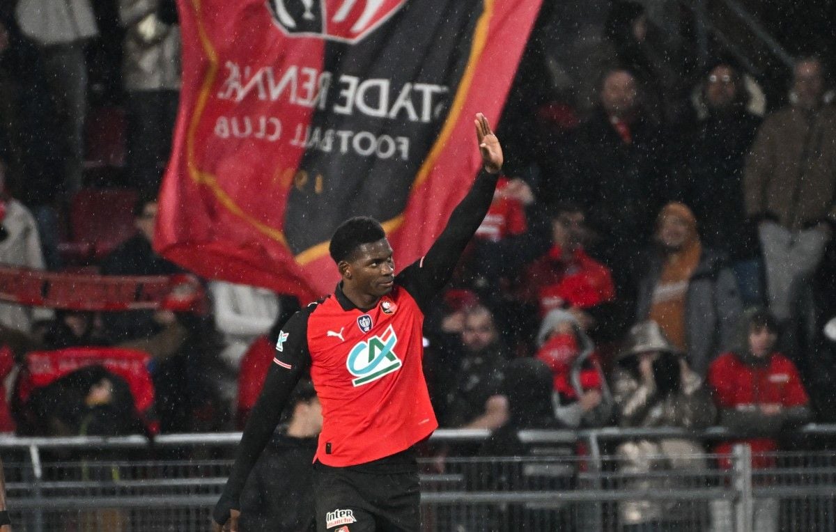 Stade Rennais : L’attaquant Breel Embolo poursuit des cambrioleurs qui voulaient lui dérober sa grosse cylindrée dlvr.it/TQrfVx