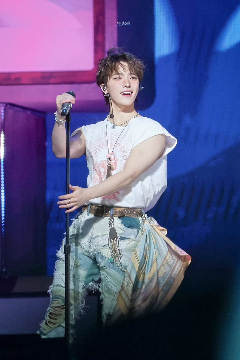 저한소... 아쉽게 빠진 에피소드들 #원찬

돌아온 이후 여행 경비 번다고 알바를 시작한 찭
마트 판촉 알바를 하게 됐는데 만두 팔게됨
만두요? 네네
근데 신상 만두 이름 엔젤만두임
파티용 날개 착용하고 만두팔기 시작하는데...
엔젤만두 드셔보세요!! ^^🪽