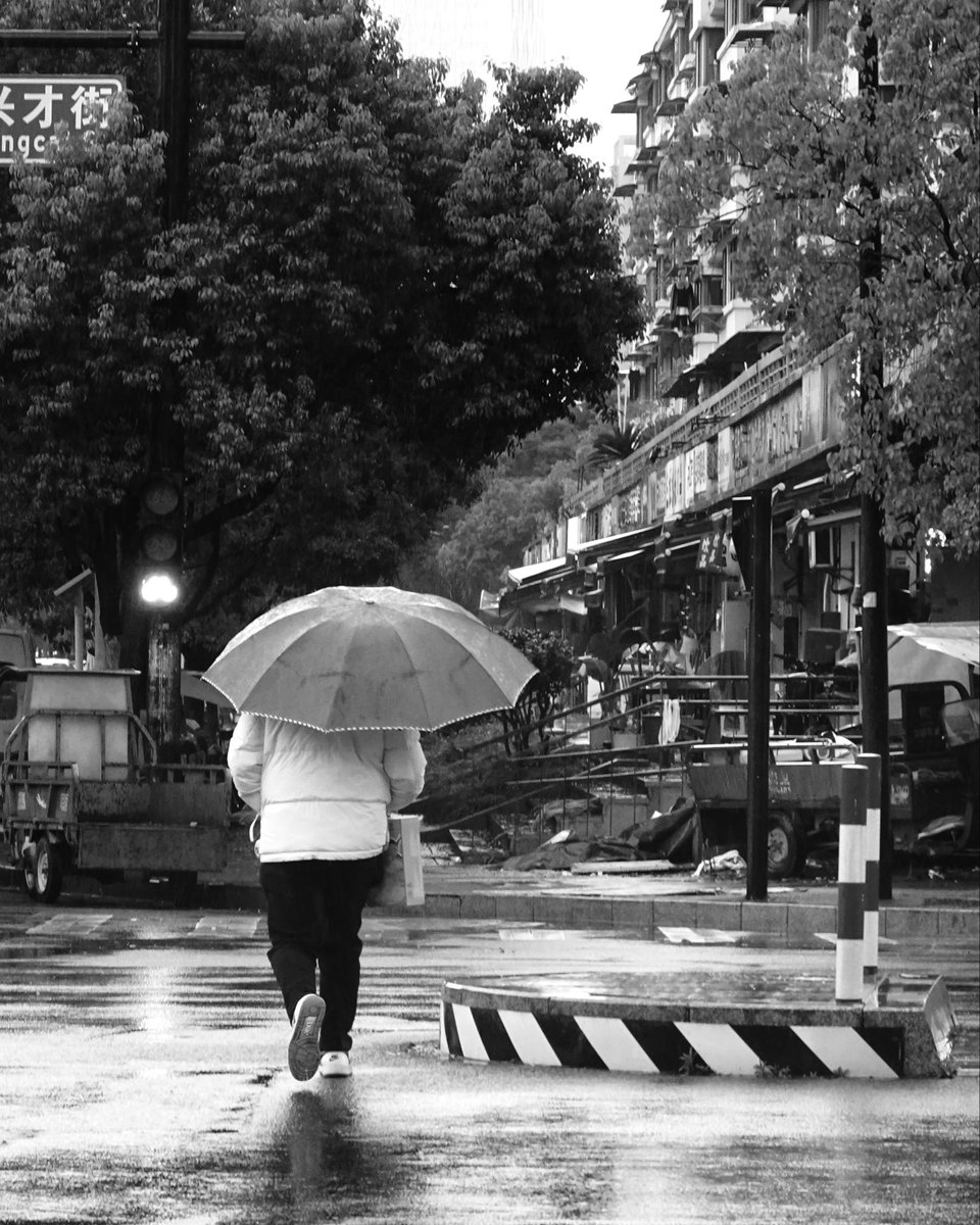 stanzy_500's tweet photo. Life in the rain #rain #photograph #blackandwhitephotography #Blackandwhite https://t.co/hvH0SAZ1Tq