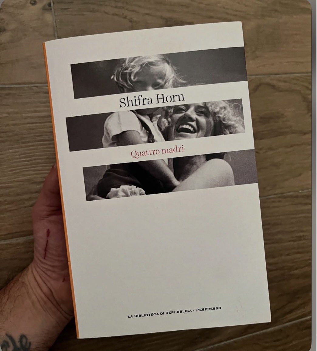 Bel libro. 4 donne, 4 madri. Ma a me ne fotte relativamente il fatto della maternità e, in effetti, è come se fosse la linea centrale ma non il centro.
LA RECENSIONE CONTINUA 🪮