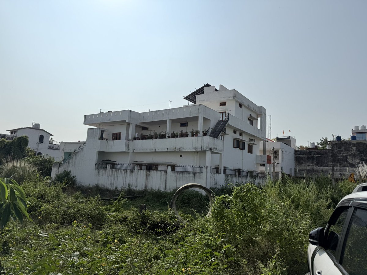 hiiamsandi's tweet photo. Vry disappointed wth @BergerPaintsIN
Exterior paint failed aftr 1st rain.
Complnt 00135160 (06-10-25) aprvd, inspection dn, details shared in Jan.
Since then no reply &amp; insptr stopd answering calls.
Is ths customer care?
#BergerPaints #ConsumerRights #PoorService #India @consaff https://t.co/9rYfkthnIl