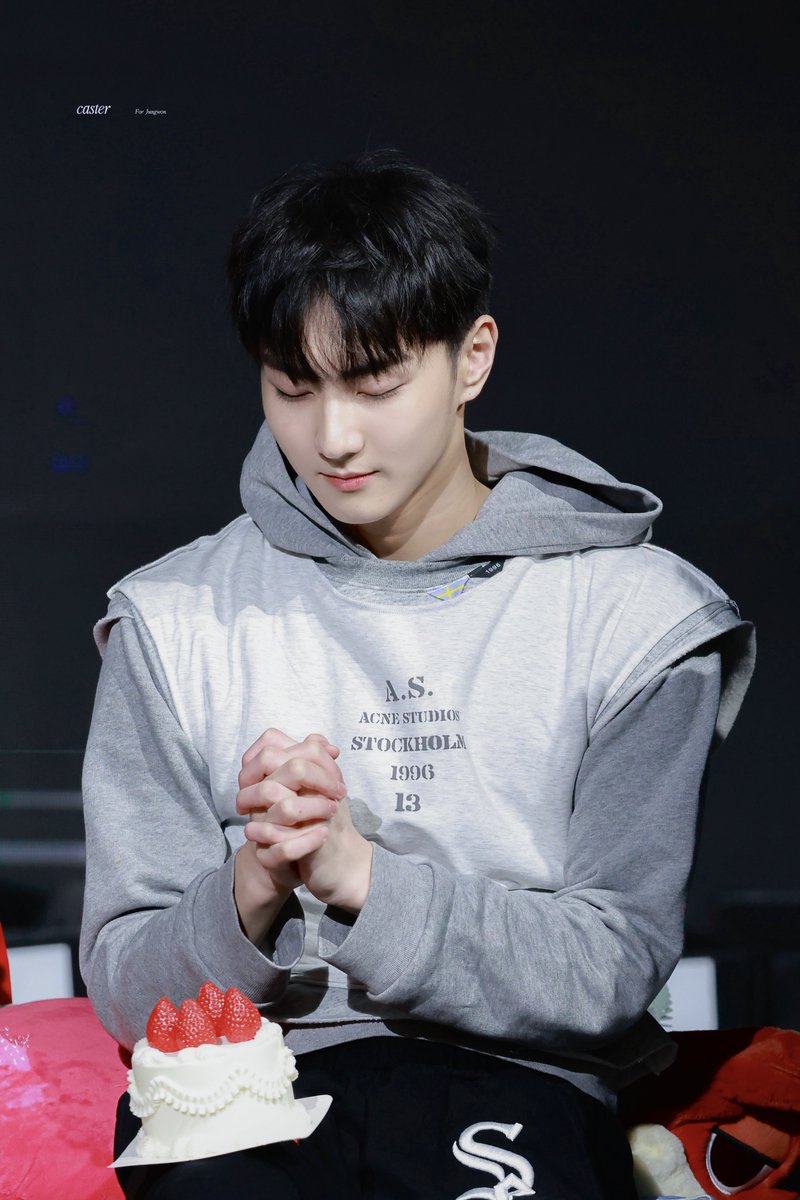 🎂

#사랑이란_꽃말처럼_정원을_가득채워
#23WONdrousSeasons
#HAPPY_JUNGWON_DAY