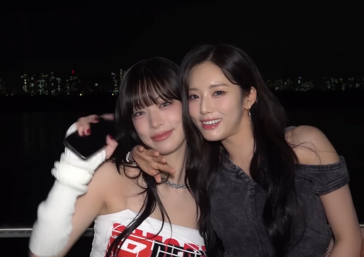 hahhahah28's tweet image. #플로버트친소 #플로버_트친소
스디웨때 입덕한 여플로버입니다!
예전부터 조용히 눈팅만하다가 올해부터는 프로미스나인 이야기를 플로버분들과 같이하고싶어서 올려요!
최애는 채영지원입니다 친해져요🍀
rt=디엠+팔로우   ❤️=팔로우