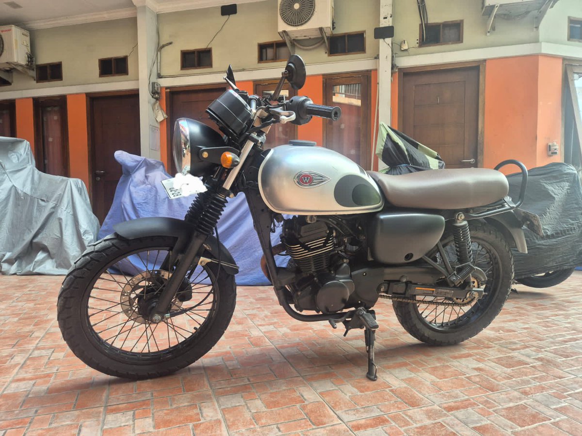 powerpuffmark's tweet photo. Dijual cepat WTS,

Kawasaki W175 Tahun 2018,
Ss lengkap, kelistrikan normal, tinggal pakai
Pajak Feb 2025, STNK Feb 2028
Harga boleh dm, negotiable pricee
Fpr serious buyer only 🙏
Loc: Tangerang
#wtskawasaki #jualmotormurah #jualmotor #wtsmotorkawasaki https://t.co/GX4pFC6iJa