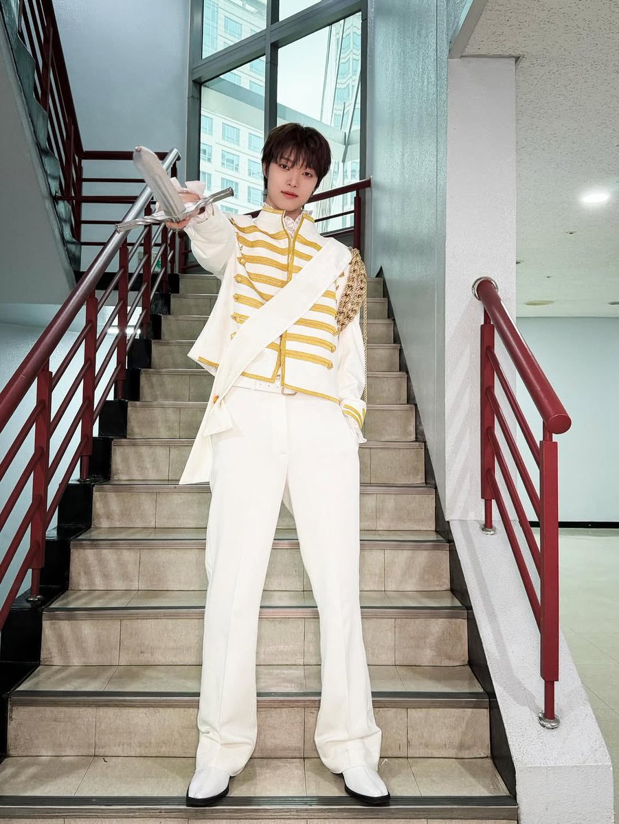 이사람 인기가요 계단에서 얼만큼 재밋게노는거임