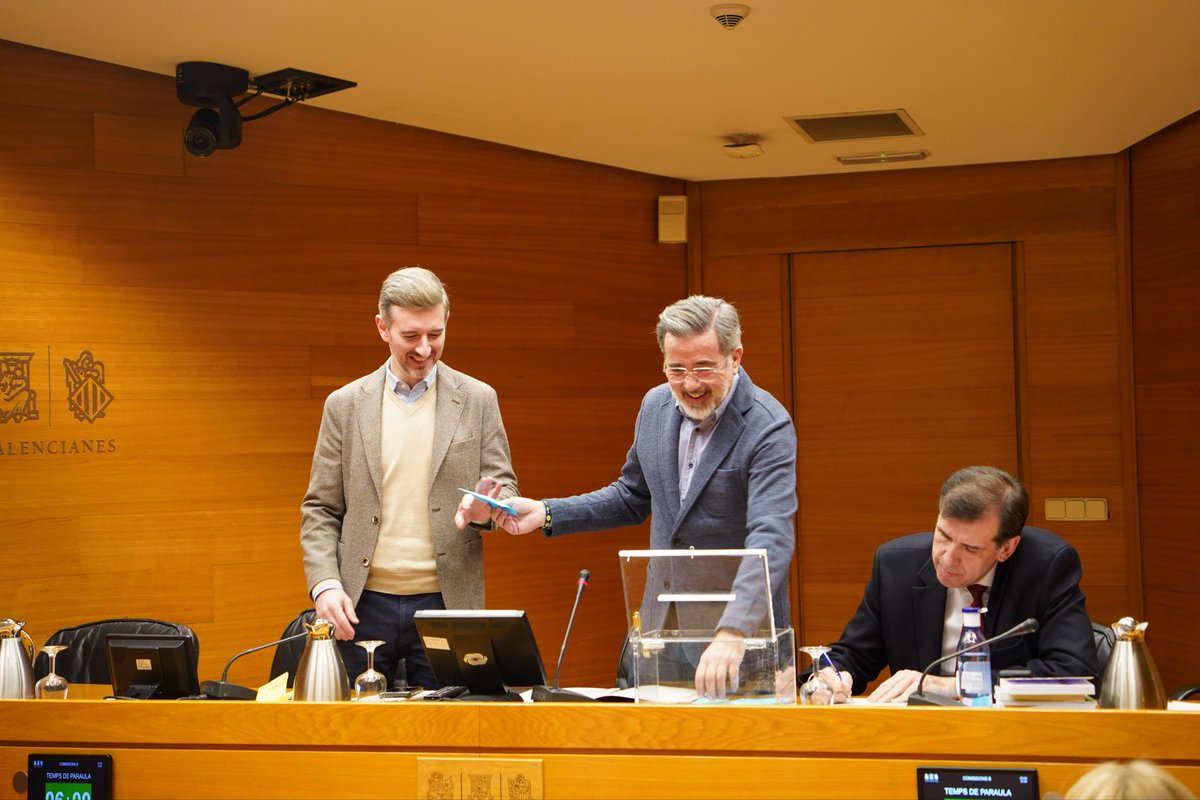 Hoy se ha constituido la Comisión de Familia, Política Social e Igualdad. 

Las diputadas <a href="/MarisaGayo/">Marisa Gayo</a> y <a href="/noeliaciscar_pp/">Noelia Císcar PP</a> estarán al frente de las sesiones como presidenta y vicepresidenta, respectivamente.