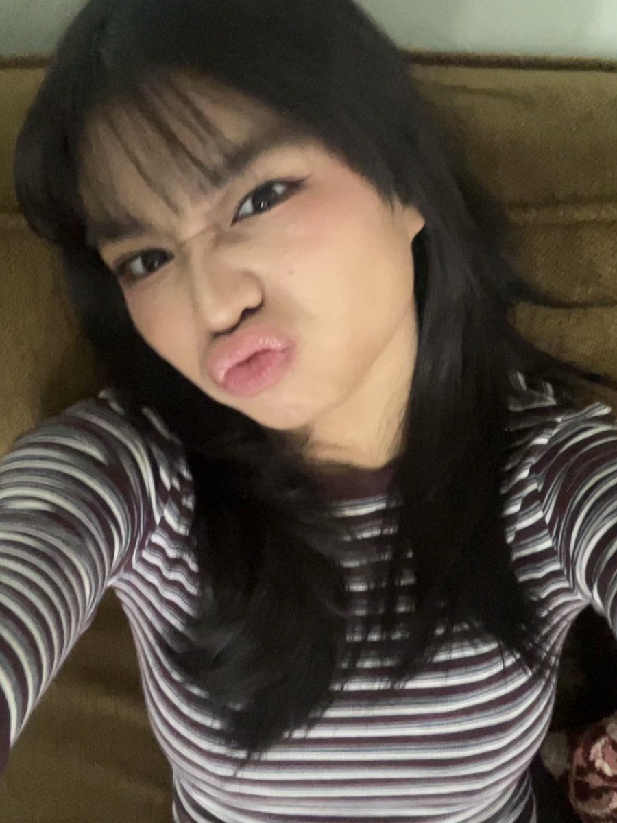 Nala_JKT48's tweet photo. thankkkyouuuyaaa vc harii iniiii🫰🫰🫰luvv bgttt MUNGKEEEEENNN HARUSSS ketemu hari rabu gak ssihhh!!!!

#SeniNala lupa https://t.co/p4lWzIAUzV