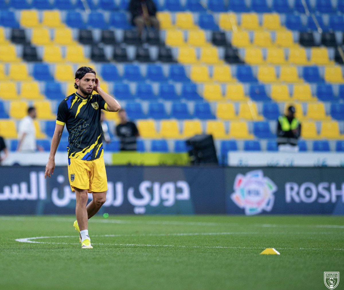 اسلوب لعبه يشبه اسلوب لاعب قد لعب بالدوري
من؟؟