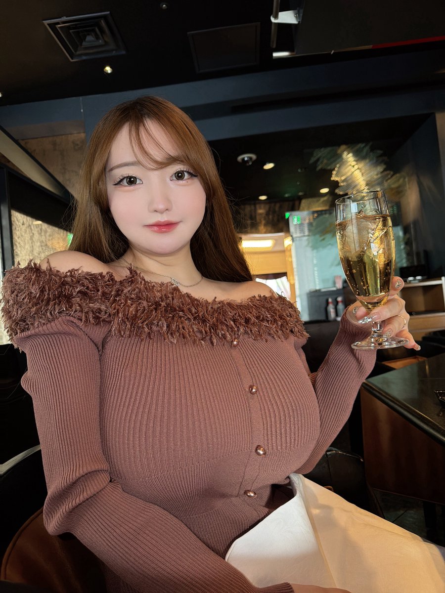 _onakasuita_14's tweet image. 上も下も100センチ超えはさすがに抱けない？