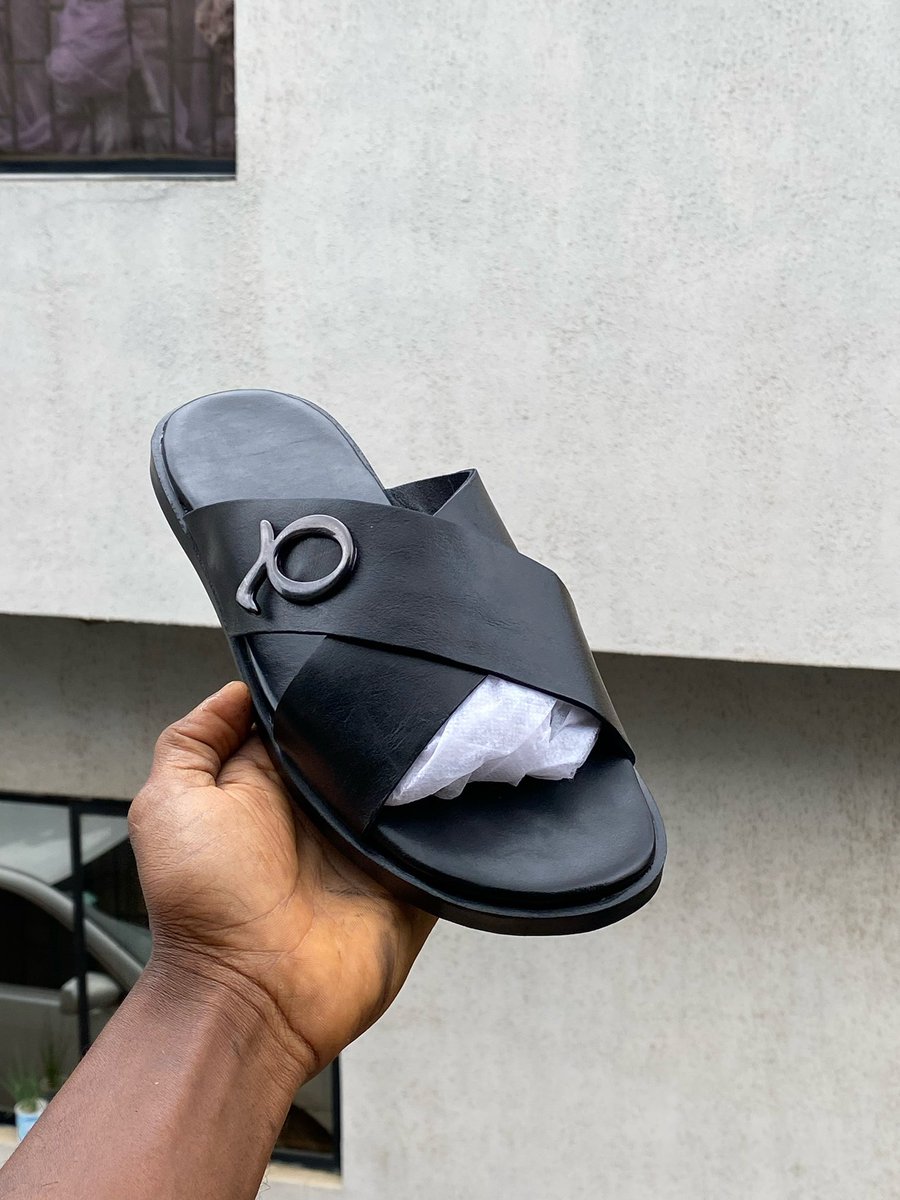 Harbaylicon's tweet photo. @john322226 Boss Lobistars, how many likes to get buy a footwear from me? Help a small business owner to thrive boss🤲🏿

These are available in different Sizes, Colors. Production (1-5working days) your location is never a barrier.“LOCATION IS LAGOS”  DM is Open.

40-45 20,000 https://t.co/2hwAix0o0X