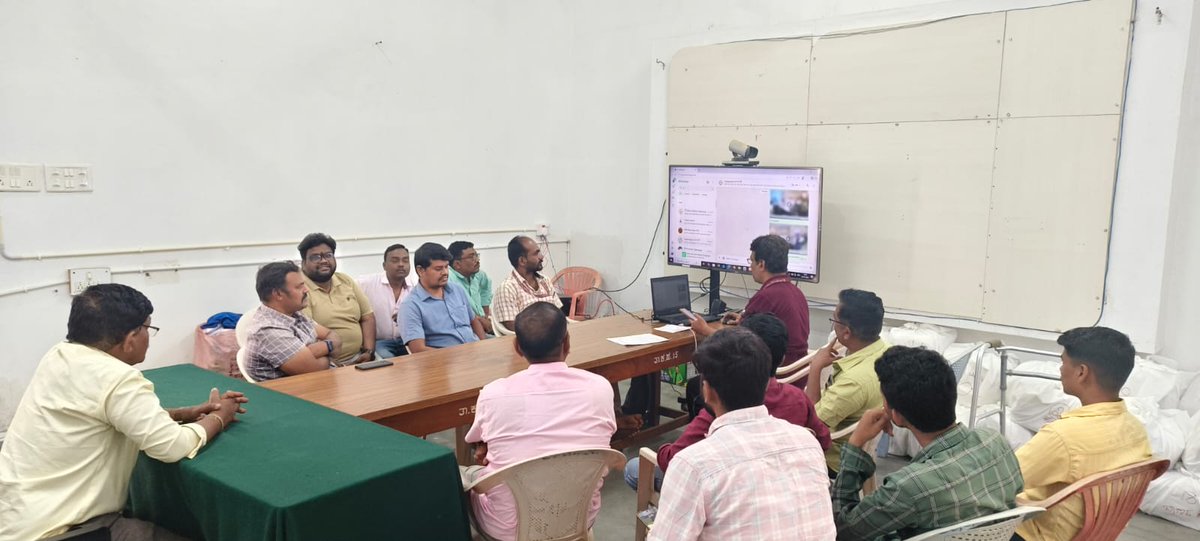 IGRKarnataka's tweet photo. ಕಾವೇರಿ 2.0 ಪೋರ್ಟಲ್ ಅಡಿಯಲ್ಲಿ 'ಕಾಗದರಹಿತ ನೋಂದಣಿ' ಪ್ರಕ್ರಿಯೆಯ ಕುರಿತು ರಾಜ್ಯಾದ್ಯಂತ ತರಬೇತಿ ಹಮ್ಮಿಕೊಳ್ಳಲಾಗಿದೆ.
- ಉಪನೊಂದನಾಧಿಕಾರಿಗಳ ಕಚೇರಿ, ಹೂವಿನಹಡಗಲಿ
#eGovernance #DigitalIndia #stamps #property #propertyregistration #Kaveri2 #DigitalKarnataka #StatewideTraining https://t.co/FV8qmhYnHc