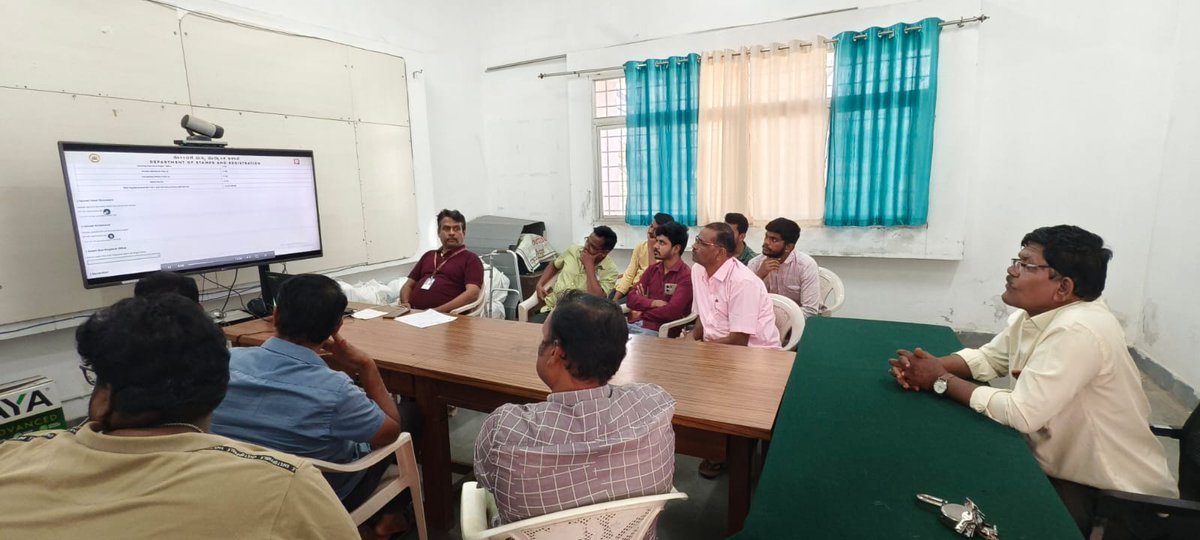 IGRKarnataka's tweet photo. ಕಾವೇರಿ 2.0 ಪೋರ್ಟಲ್ ಅಡಿಯಲ್ಲಿ 'ಕಾಗದರಹಿತ ನೋಂದಣಿ' ಪ್ರಕ್ರಿಯೆಯ ಕುರಿತು ರಾಜ್ಯಾದ್ಯಂತ ತರಬೇತಿ ಹಮ್ಮಿಕೊಳ್ಳಲಾಗಿದೆ.
- ಉಪನೊಂದನಾಧಿಕಾರಿಗಳ ಕಚೇರಿ, ಹೂವಿನಹಡಗಲಿ
#eGovernance #DigitalIndia #stamps #property #propertyregistration #Kaveri2 #DigitalKarnataka #StatewideTraining https://t.co/FV8qmhYnHc