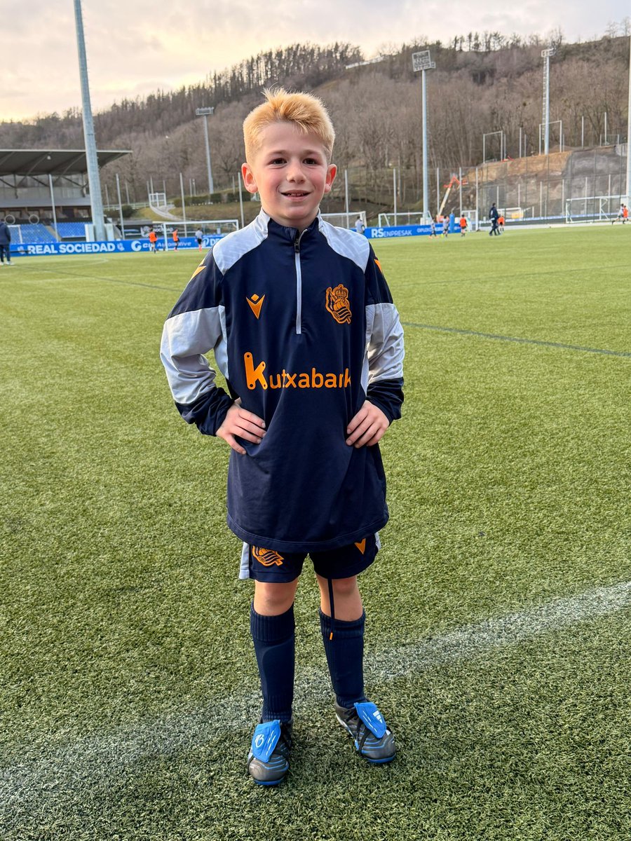 USCFbase's tweet photo. 🔵⚪️ Miki Martín y Rodrigo Sánchez, jugadores de nuestro Benjamín A, estuvieron presentes en Zubieta disputando un torneo con la @RealSociedad.

💪 Gran experiencia y continuo aprendizaje para los dos. 

#ConstruyendoUSCF🏗️ https://t.co/2VGJLxdR8C