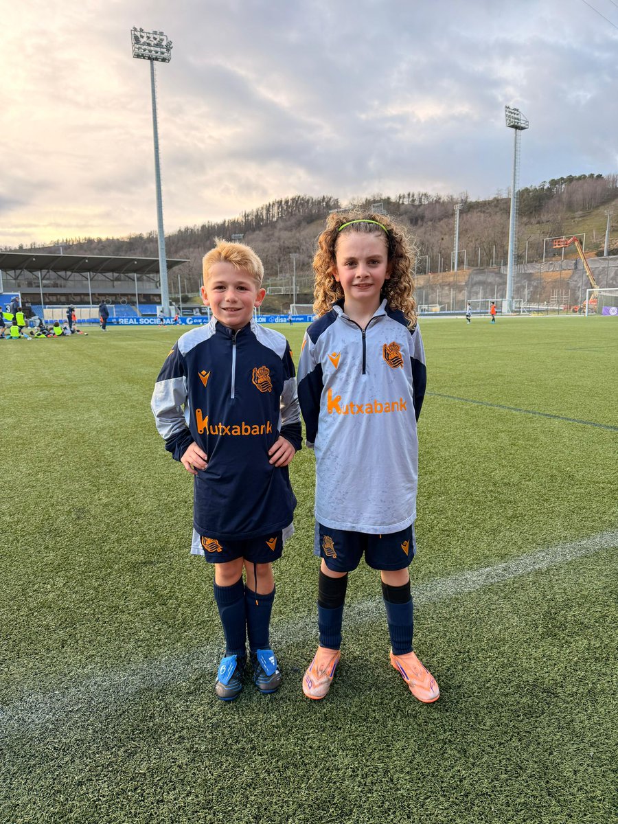 USCFbase's tweet photo. 🔵⚪️ Miki Martín y Rodrigo Sánchez, jugadores de nuestro Benjamín A, estuvieron presentes en Zubieta disputando un torneo con la @RealSociedad.

💪 Gran experiencia y continuo aprendizaje para los dos. 

#ConstruyendoUSCF🏗️ https://t.co/2VGJLxdR8C