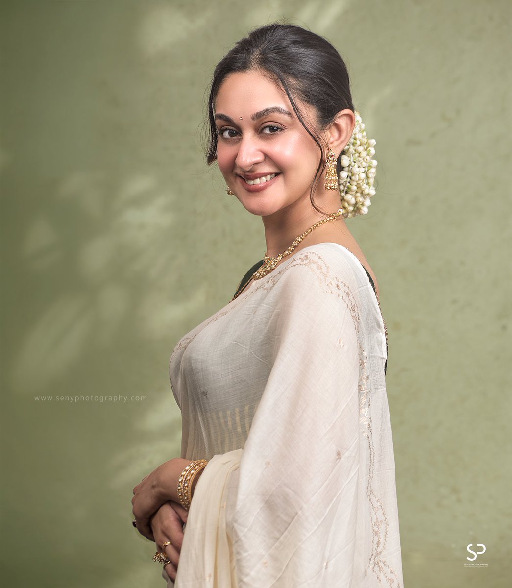 SenyP's tweet photo. Actress @aishwaryaarjun  Photoshoot Styling @khushi_jagadisha Outfit
@suta_bombay
Jewelry @anairaaofficial Photographer @seny_p_arukattu             https://t.co/kuirWxQnRX https://t.co/OIxlUZ472T #SeethaPayanam 🌿📷 #Actress #fashionphotography #saree #senyphotography https://t.co/ATeyX3SObH