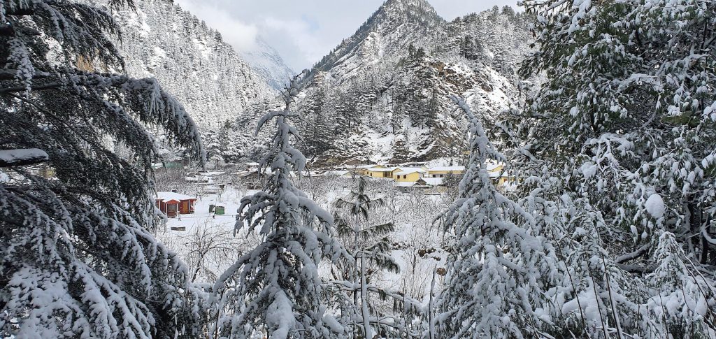 IndiaAesthetica's tweet photo. Harsil Valley in Winters , Uttarakhand 🍎❄️🌨️🇮🇳 https://t.co/imrvncfGlP