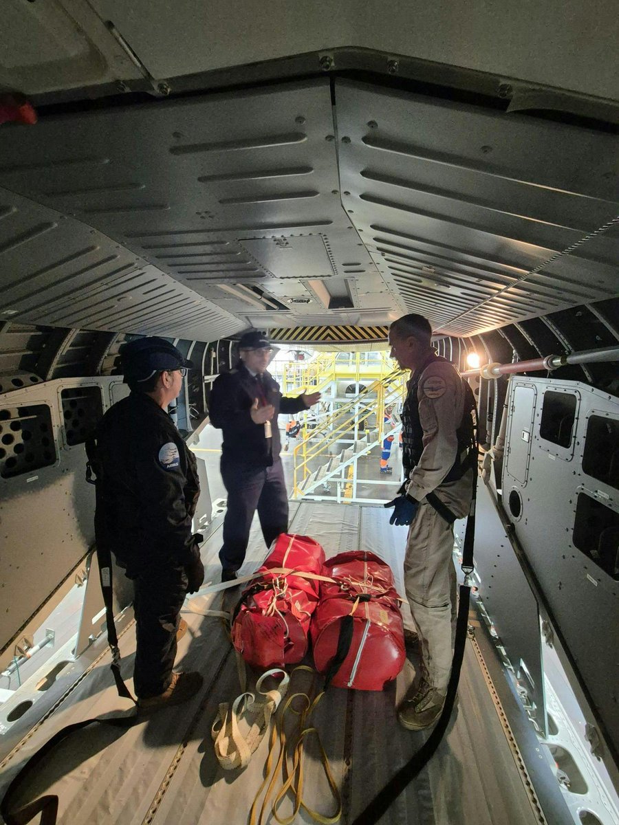 Ala46_ea's tweet photo. El 27 de enero, personal de la Base Aérea de Gando visitó Airbus en Sevilla para conocer el nuevo C295 MSA. Recorrieron simuladores, centro de entrenamiento y hangar. La entrega será en el 2º semestre.
#EjércitodelAireydelEspacio #BaseAéreaDeGando #C295MSA #AirbusDefenceAndSpace https://t.co/AIFLoYTrAw
