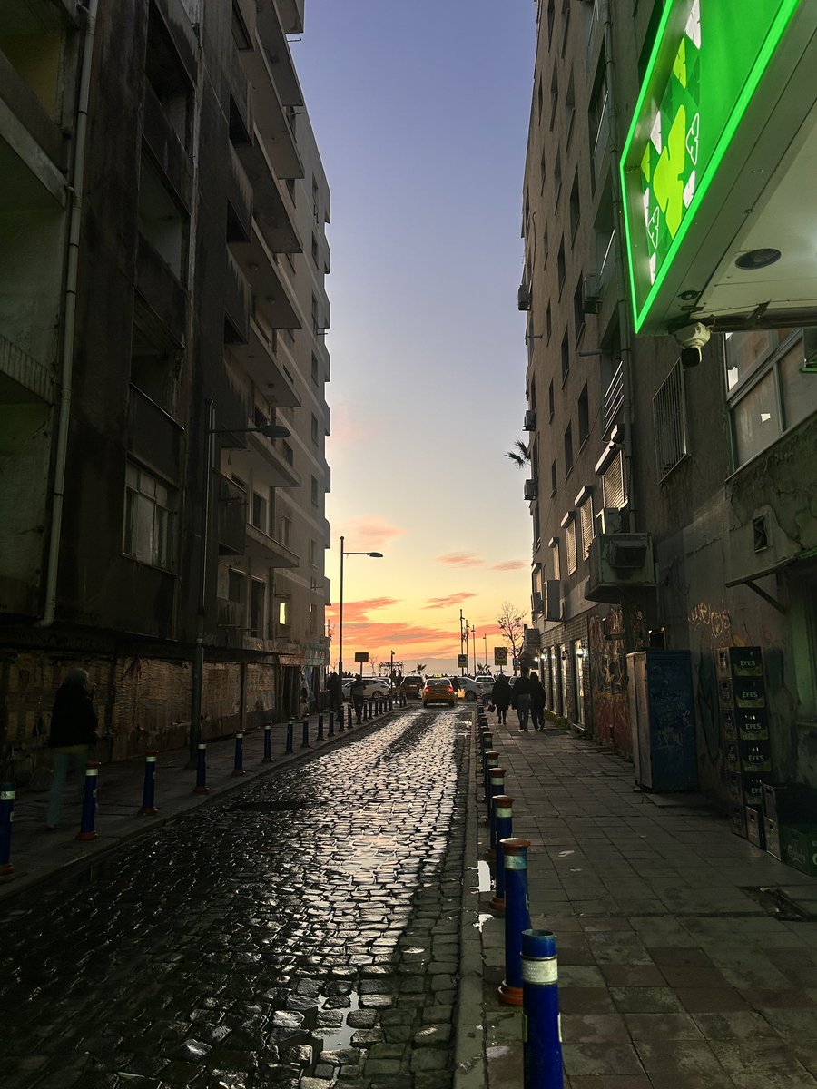 izmir çok kalabalıkmış su da yok biz ANTALYADAN dewam