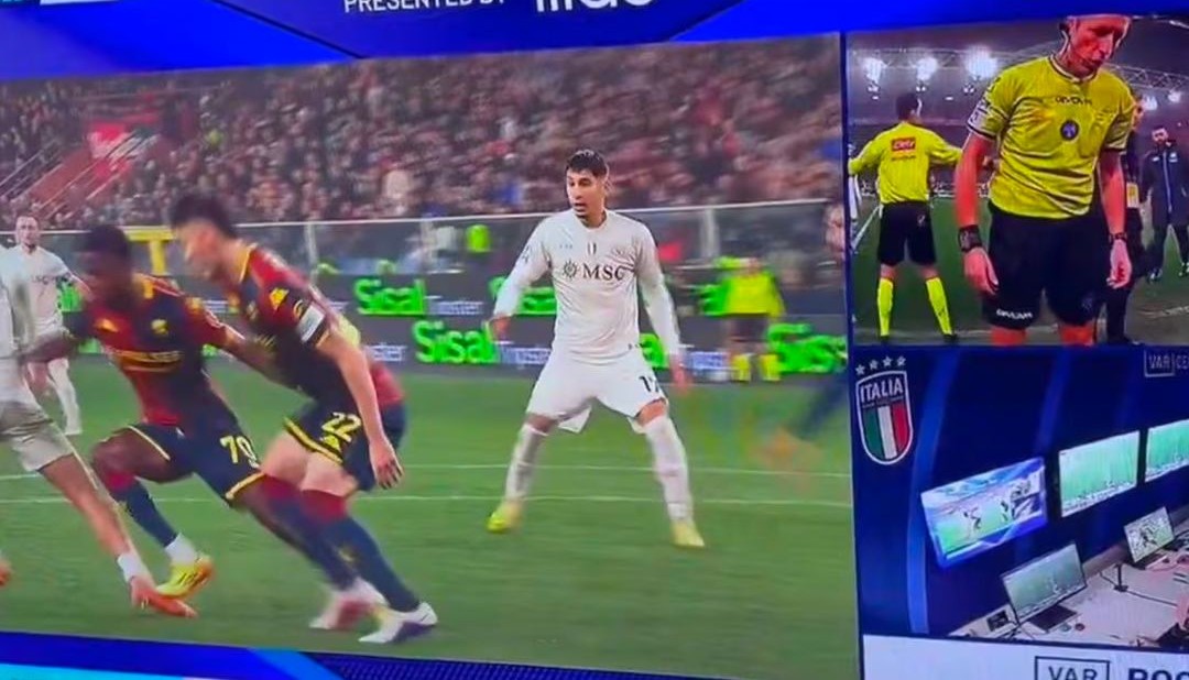 ❌ 𝐋𝐀 𝐕𝐀𝐑...𝐄𝐍𝐂𝐎𝐑𝐄 𝐔𝐍 𝐅𝐎𝐈𝐒 !

Compliqué de parler football, de parler terrain, quand vient le temps d’évoquer ce #GenoaNapoli ! Comment expliquer que Meret, coupable d’une faute évidente sur Vitinha dès les premiers instants du match n’est pas été exclu suite à