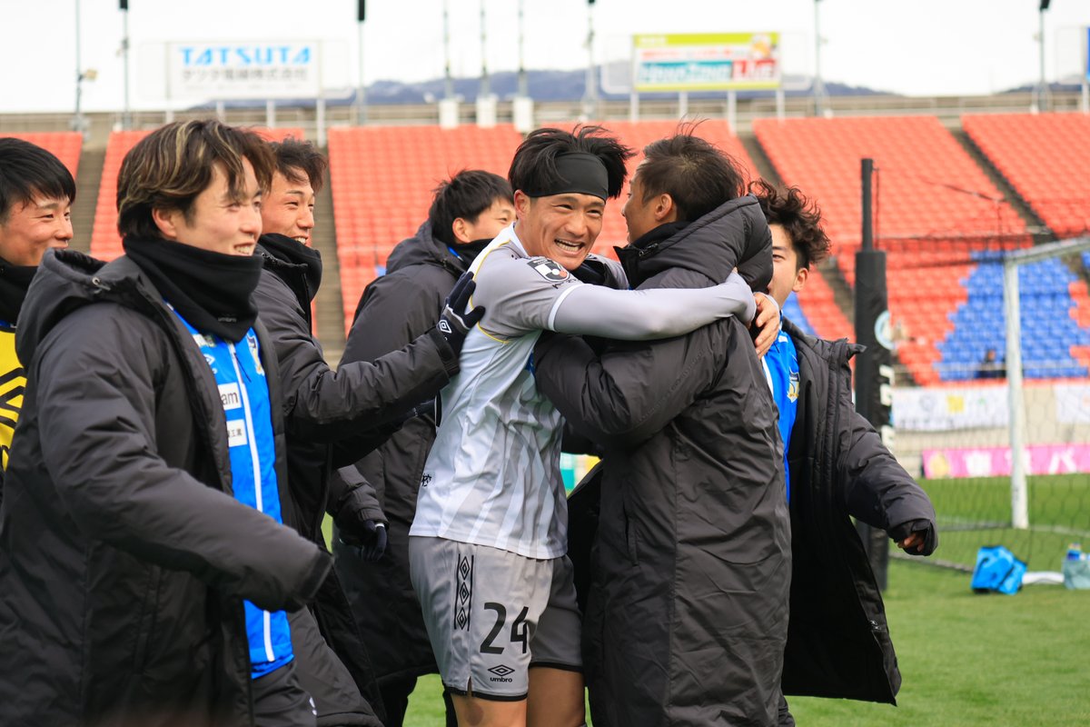 カマタマーレ讃岐　上下